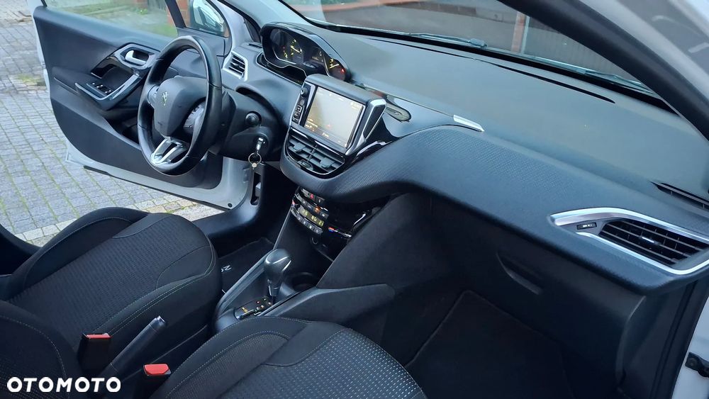 Peugeot 208 2018 photo 3