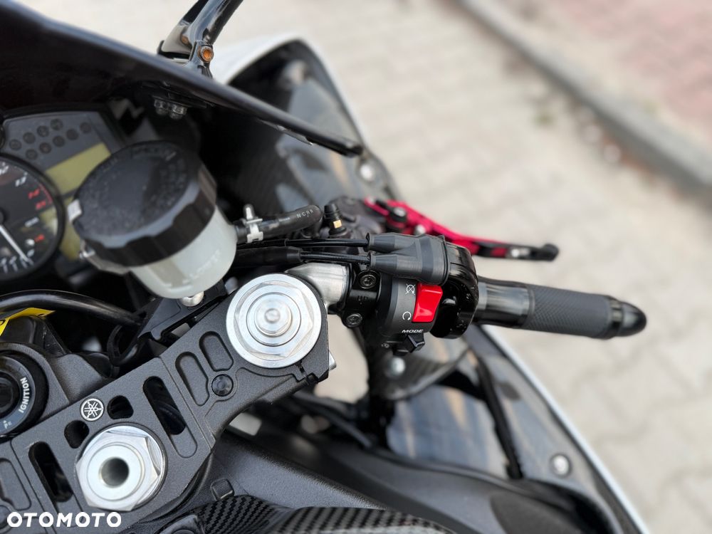 Yamaha R1 - 31