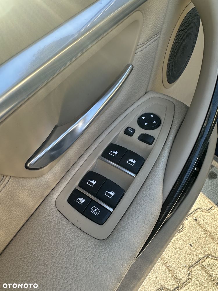 BMW Seria 3 328i Luxury Line - 16