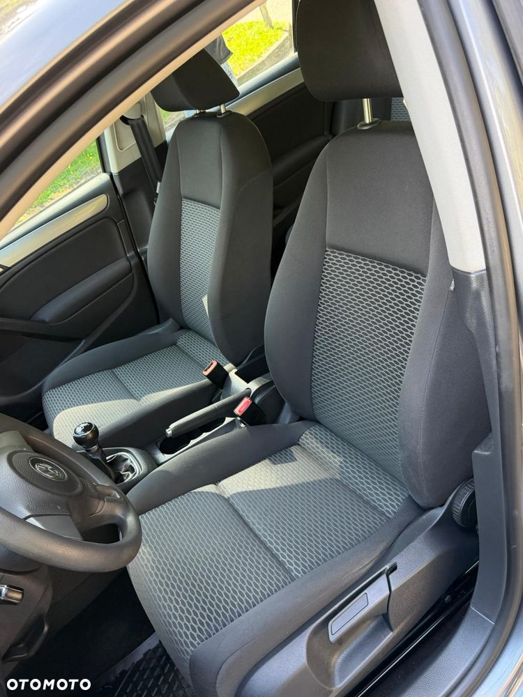 Volkswagen Golf - 22
