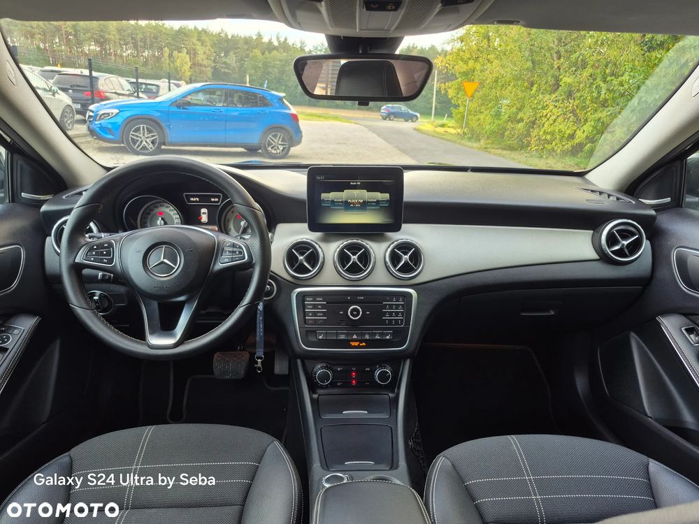 Mercedes-Benz GLA 200 7G-DCT - 19