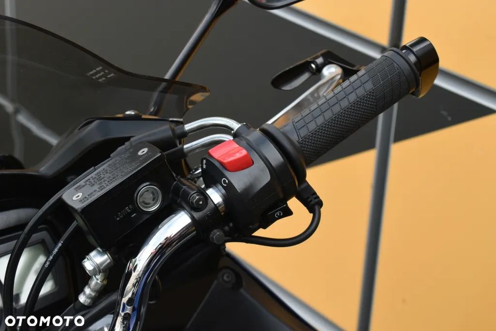 Suzuki GSX - 22