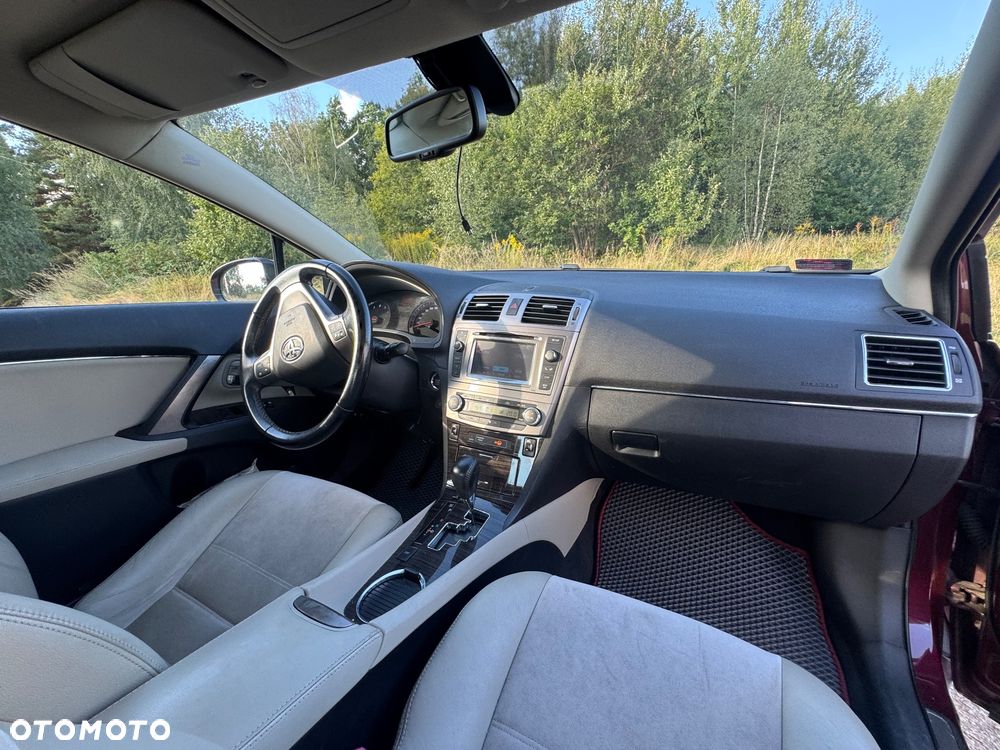 Toyota Avensis 1.8 Premium MS - 9