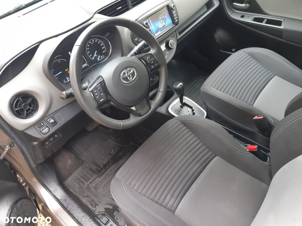 Toyota Yaris Hybrid 100 Premium - 19