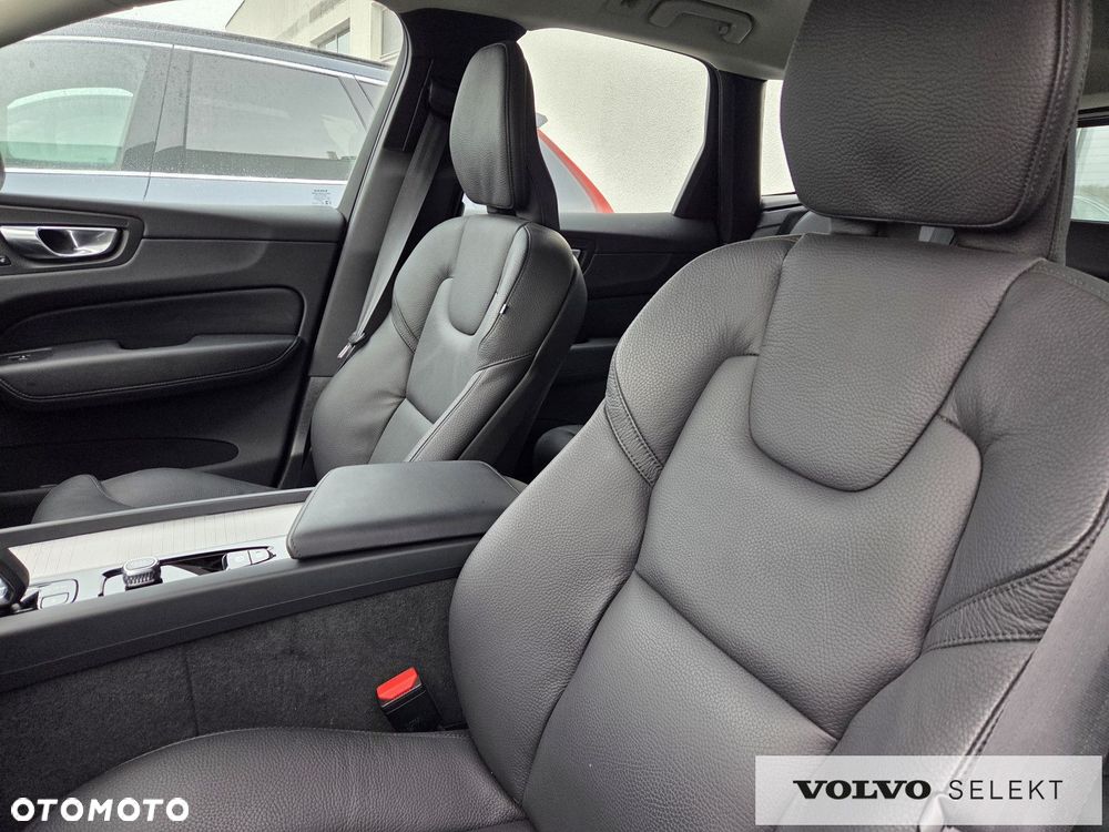 Volvo XC 60 B5 B AWD Plus Dark - 24