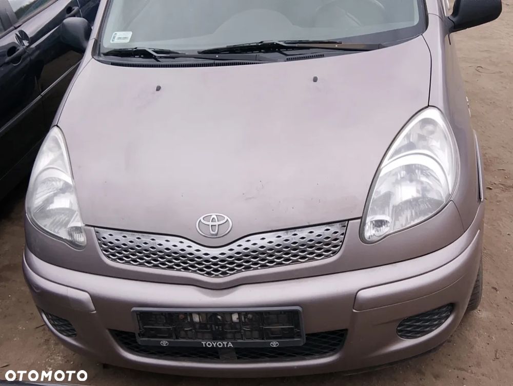 TOYOTA YARIS VERSO - 5