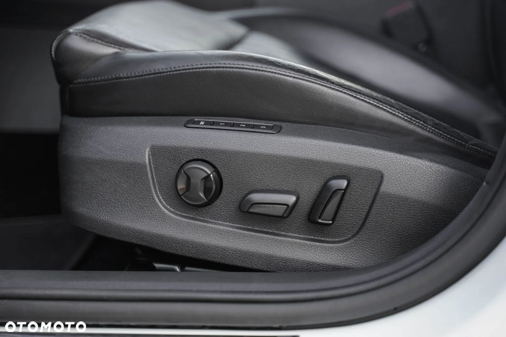 Skoda Superb 2.0 TDI Sportline DSG - 20