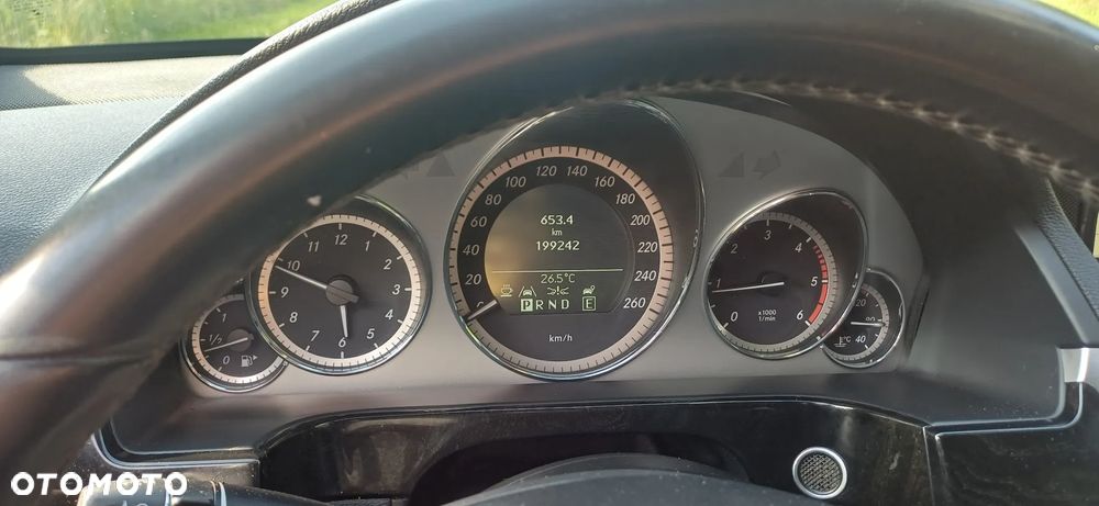 Mercedes-Benz Klasa E 220 CDI DPF BlueEFFICIENCY Automatik Avantgarde - 15