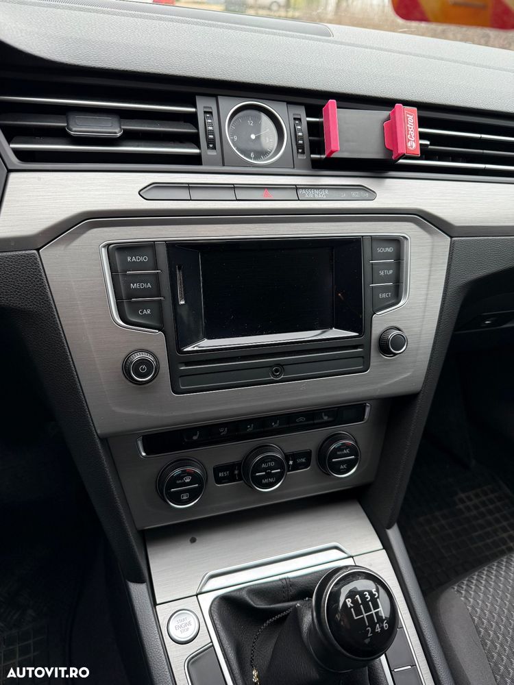 Volkswagen Passat 1.6 TDI Comfortline - 5