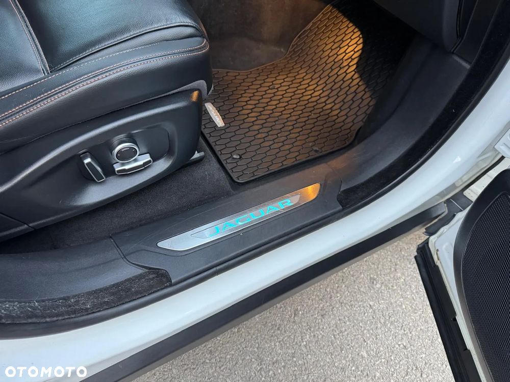 Jaguar F-Pace 30t AWD Prestige - 20