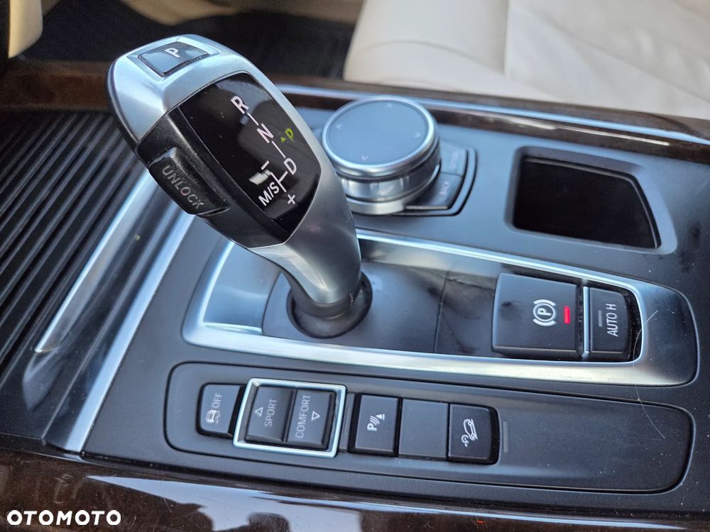 BMW X5 xDrive25d - 11