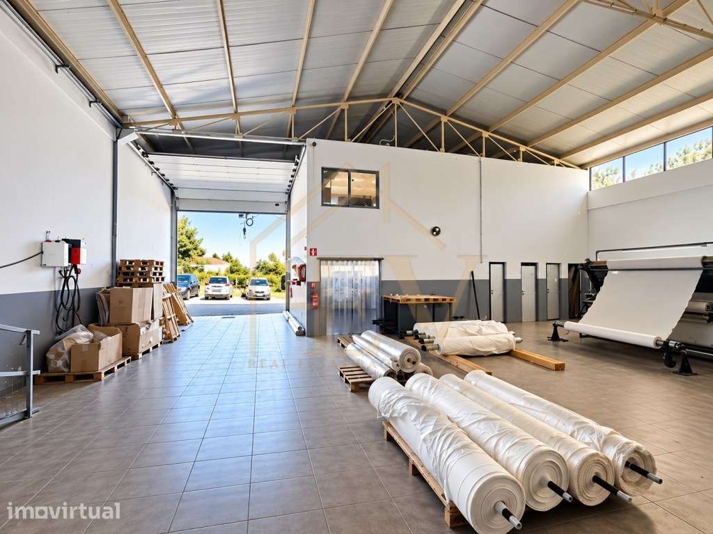 Pavilhão Industrial com 900 m² | Junto à VIM | Oliveira Santa Maria - Grande imagem: 3/4