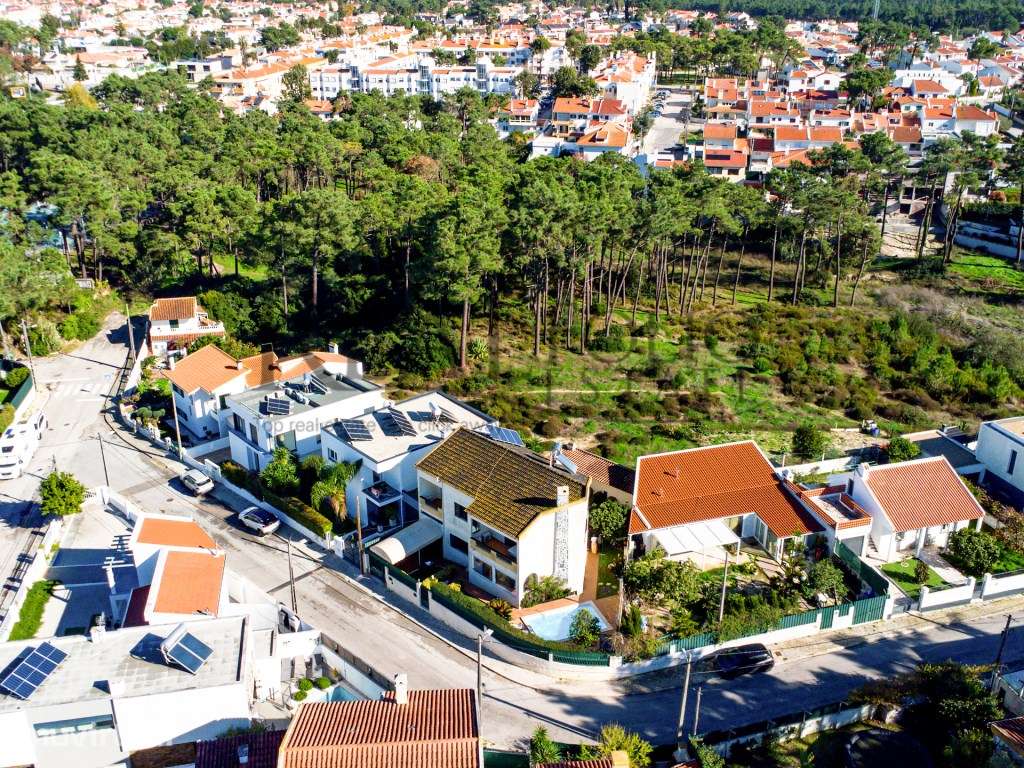 Moradia T5 com piscina e jardim na Aroeira - Grande imagem: 4/29