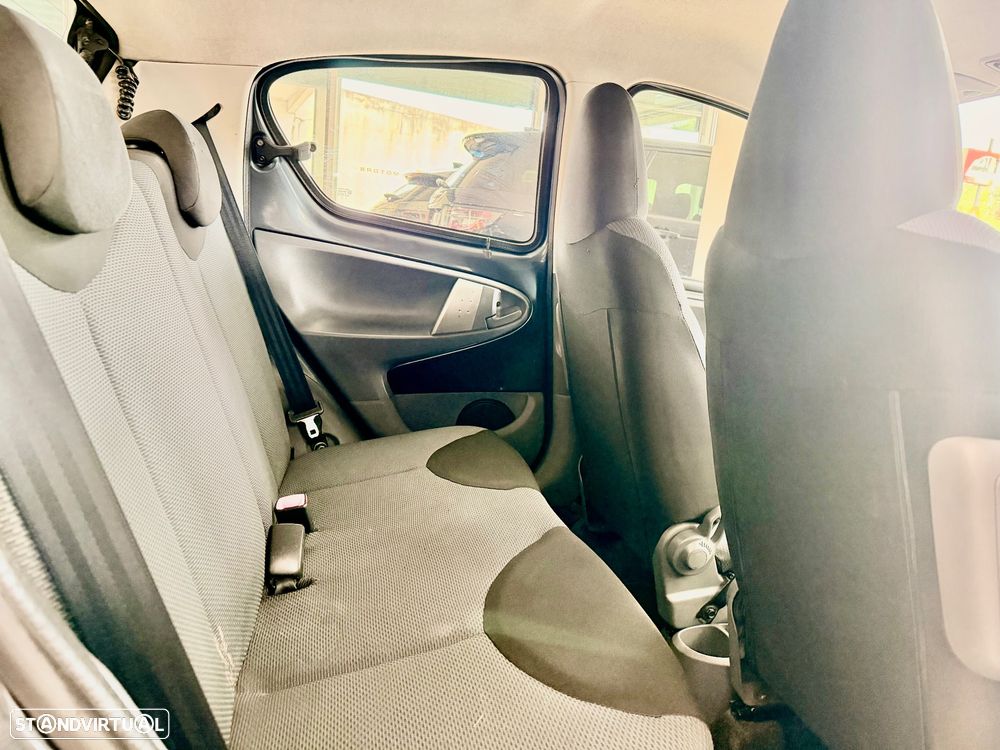 Toyota Aygo 1.0 + AC - 9