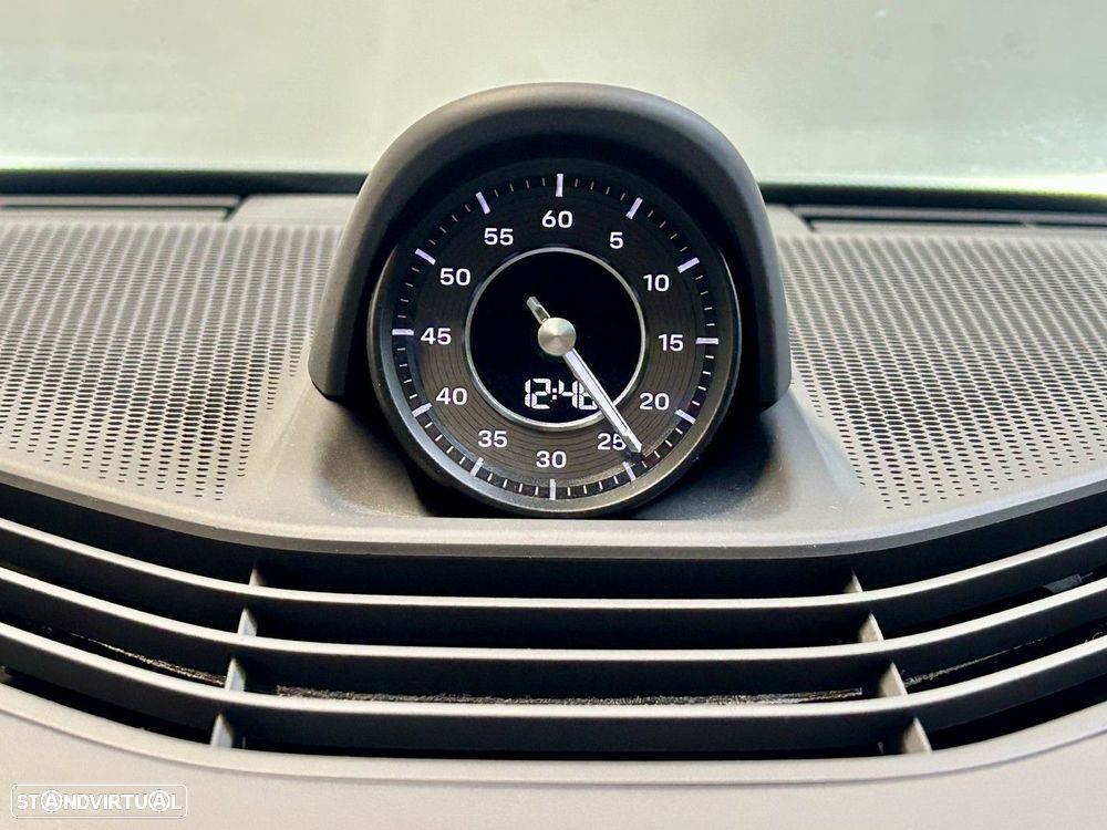 Porsche Taycan Turbo - 48