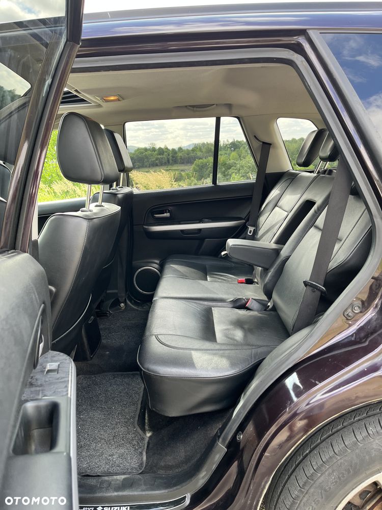 Suzuki Grand Vitara 2.4 De Luxe - 11