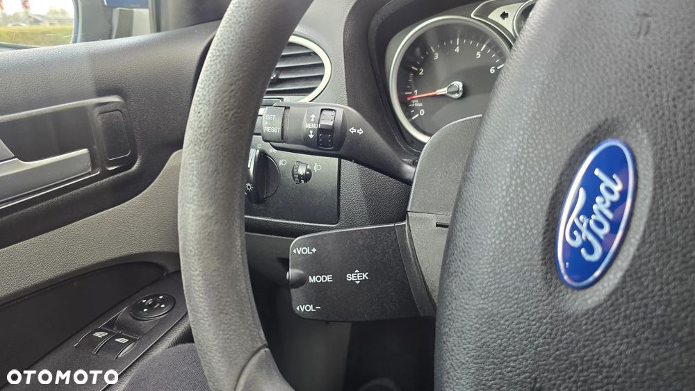 Ford Focus 1.4 16V Trend - 32
