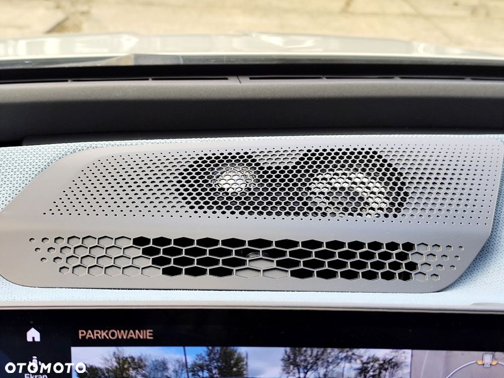 BMW iX xDrive40 76.6kWh Signature - 32