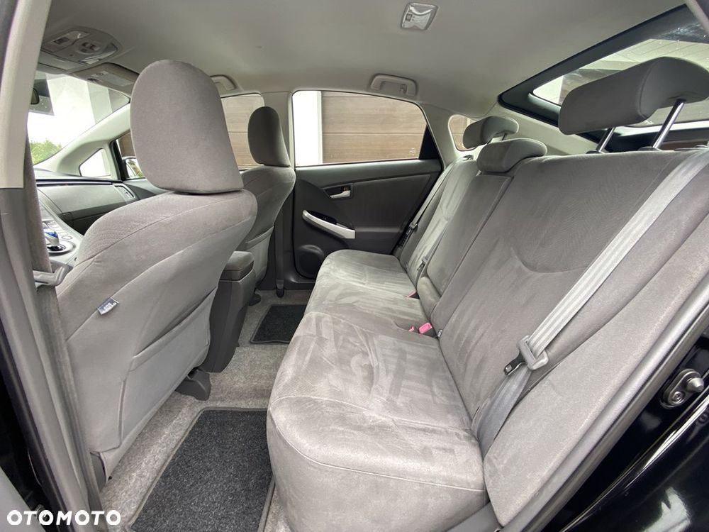 Toyota Prius (Hybrid) - 16