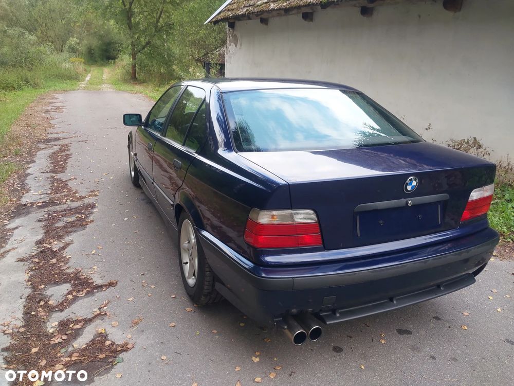 BMW Seria 3 316i - 12