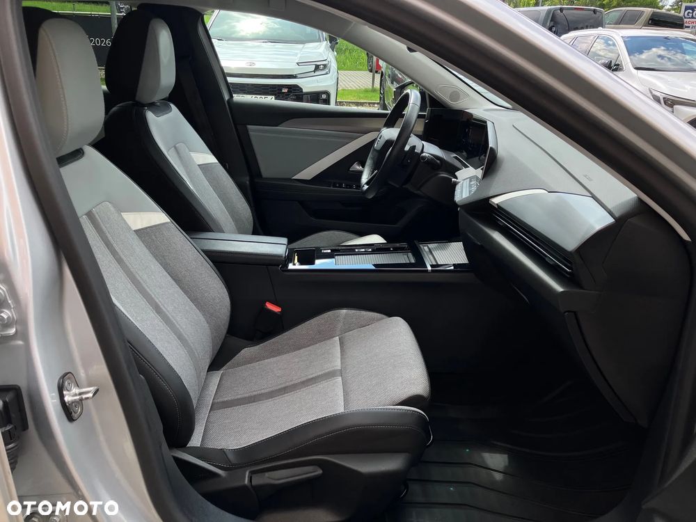 Opel Astra 1.2 T Elegance S&S - 18