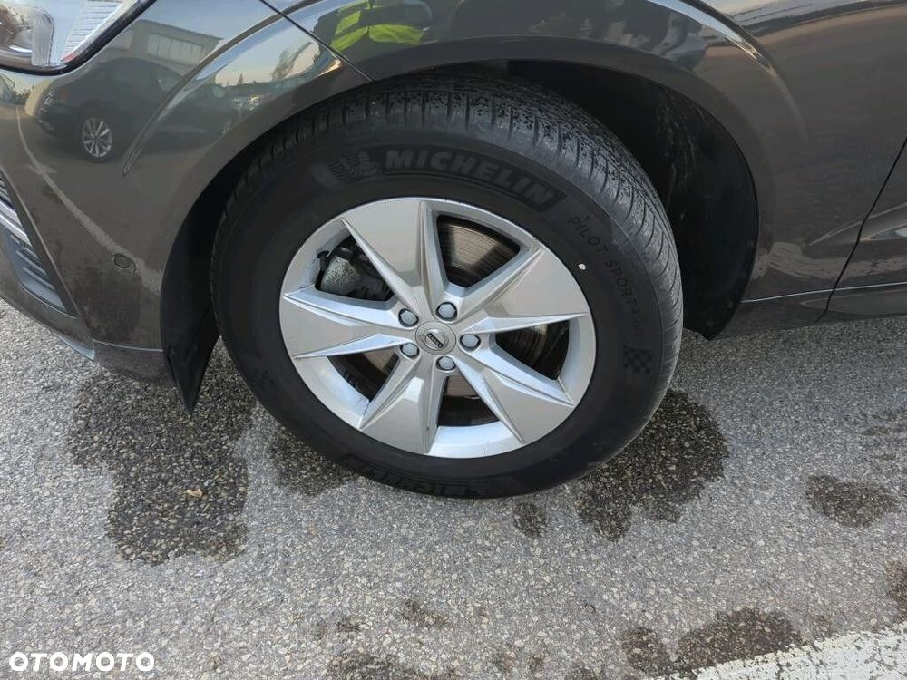 Volvo XC 60 B4 B Momentum Pro - 18