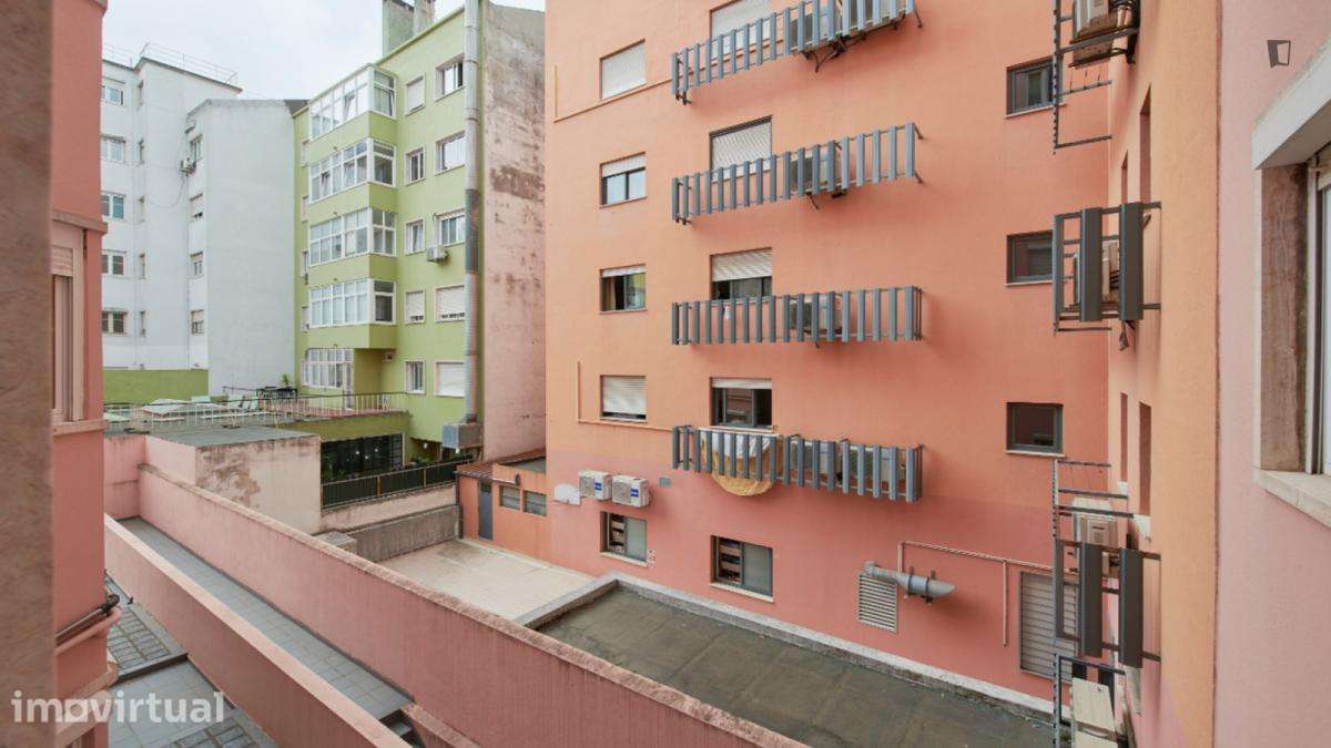 Quarto - localizado em São Sebastião Lisbon - Grande imagem: 5/21
