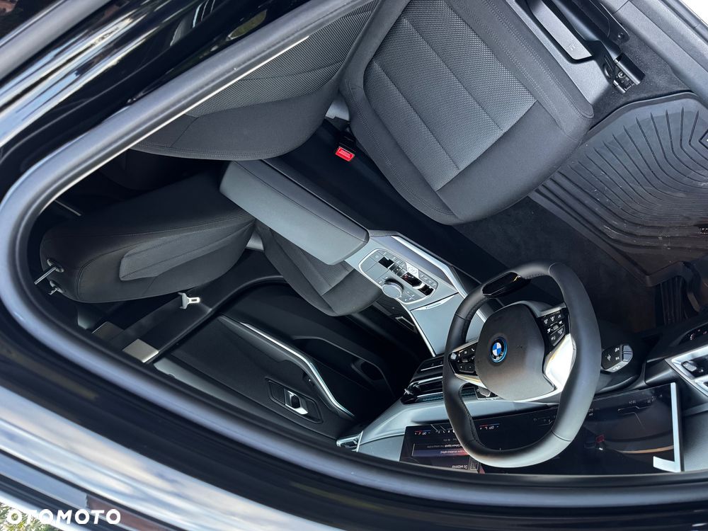 BMW Seria 3 330e PHEV sport - 11