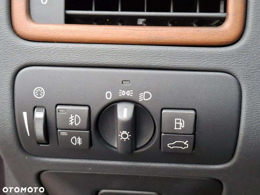 Volvo V70 D5 AWD Summum - 12