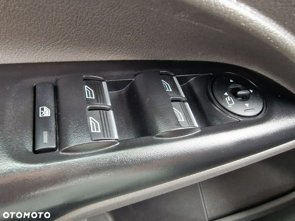 Ford Tourneo Connect Grand - 37
