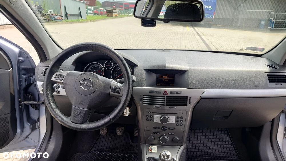 Opel Astra 1.6 Sport - 24