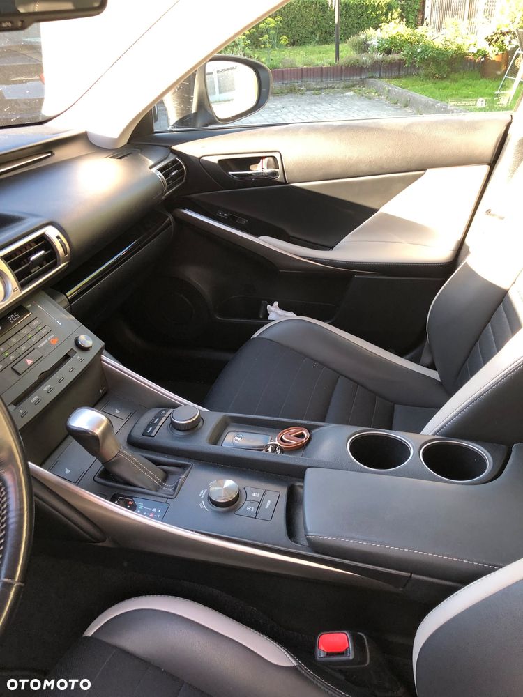 Lexus IS 200t Elegance - 20