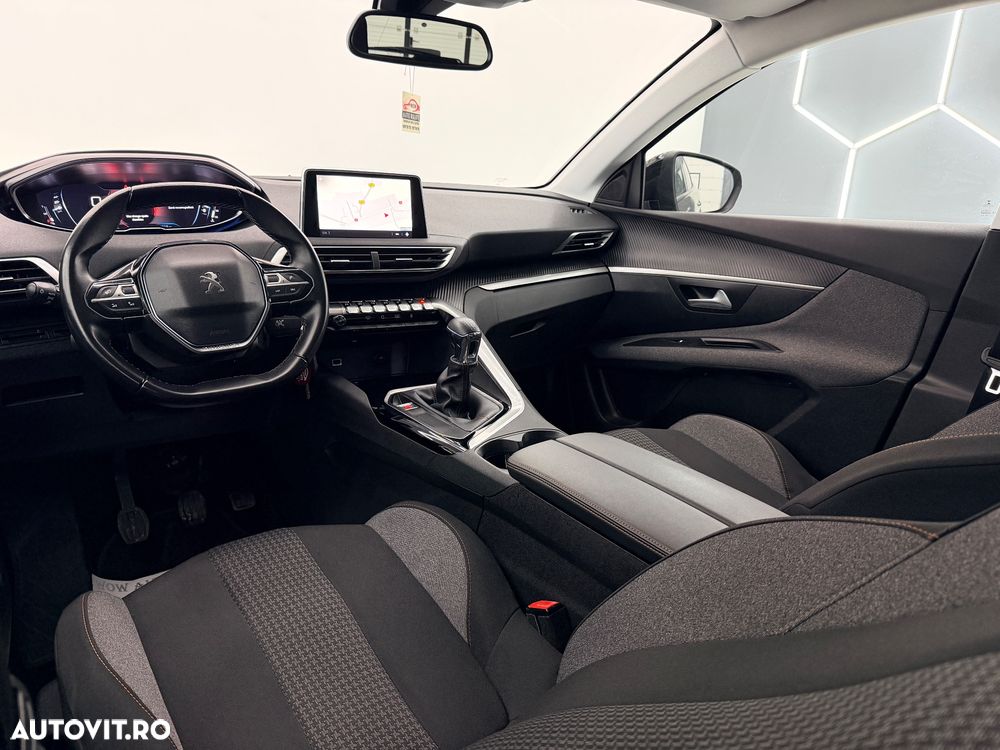 Peugeot 3008 PureTech 130 Stop & Start GPF Allure - 17