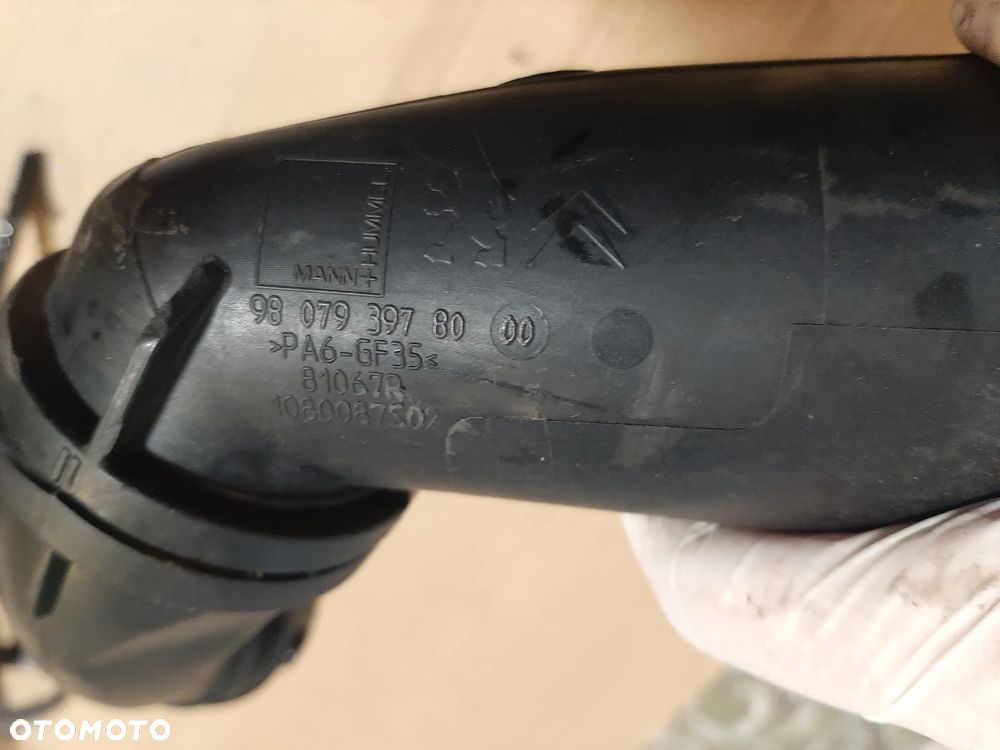 Rura dolot powietrza PEUGEOT CITROEN 9807939780  1.2 THP  HN01 - 2