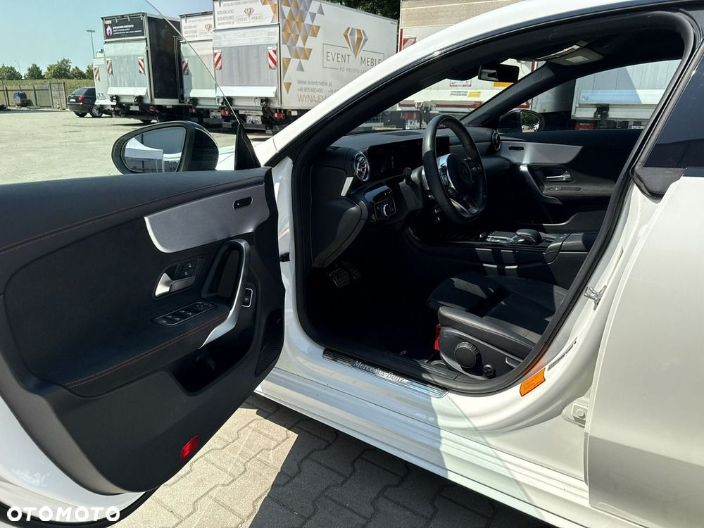 Mercedes-Benz CLA 200 7G-DCT - 10