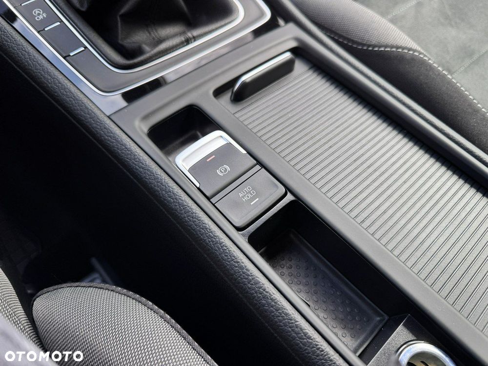 Volkswagen Golf - 30