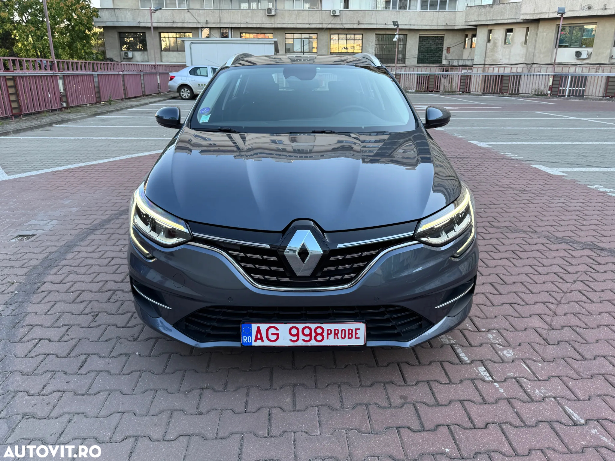 Renault Megane Grandtour E-TECH Plug-in 160 BUSINESS EDITION - 4