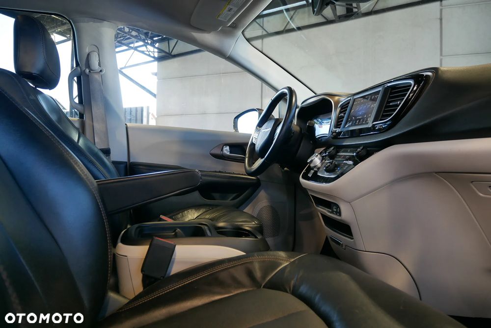 Chrysler Pacifica - 27