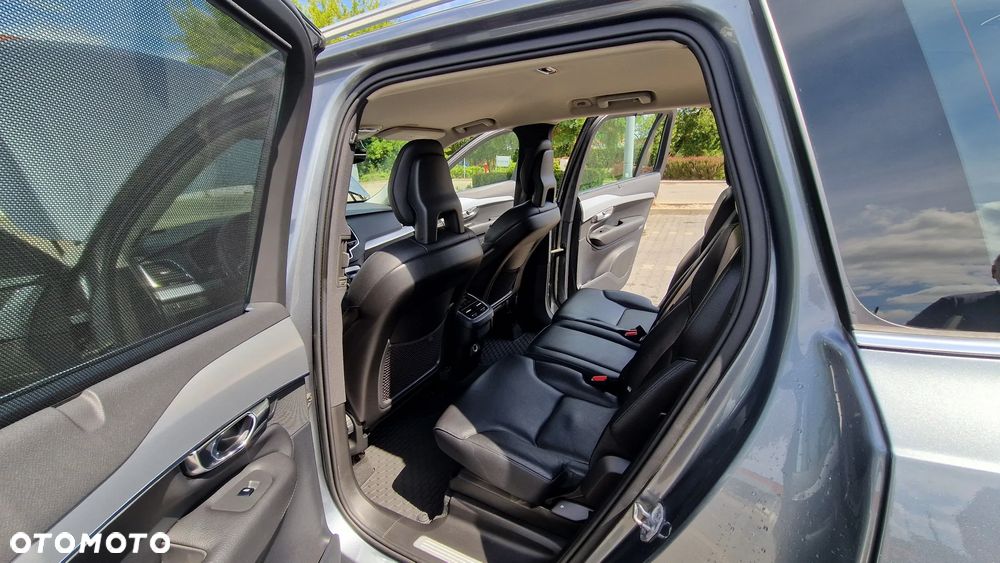 Volvo XC 90 D5 AWD Momentum 7os - 16