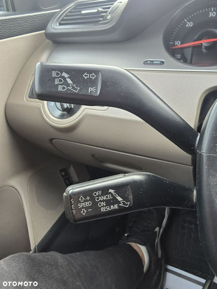 Volkswagen Passat - 33