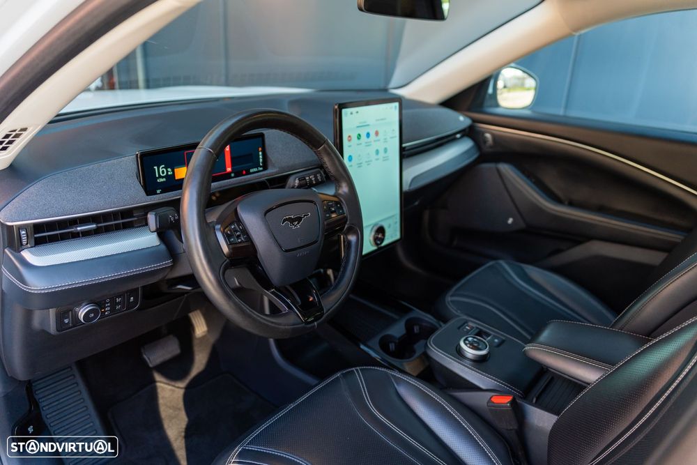 Ford Mustang Mach-E AWD PREMIUM - 9