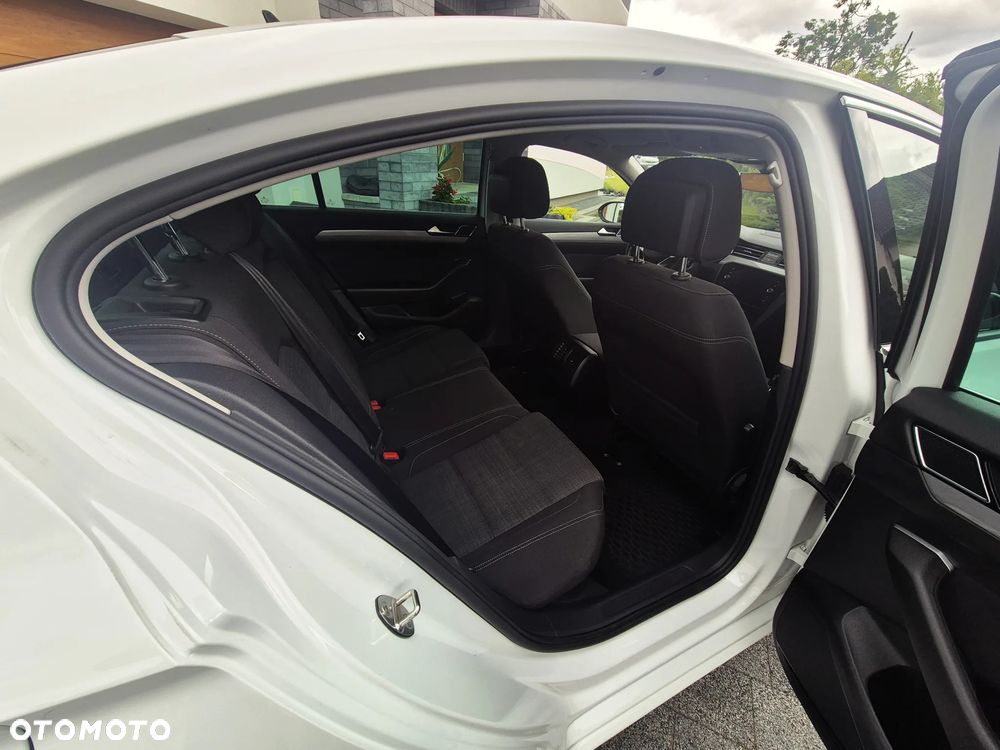Volkswagen Passat 2.0 TSI Business DSG - 10