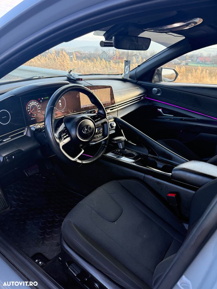 Hyundai Elantra 1.6 l 123 CP CVT Exclusive Navi - 13