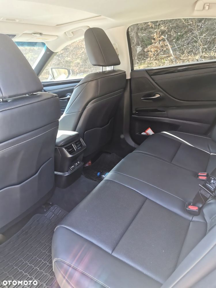 Lexus ES 300h Business Edition - 34