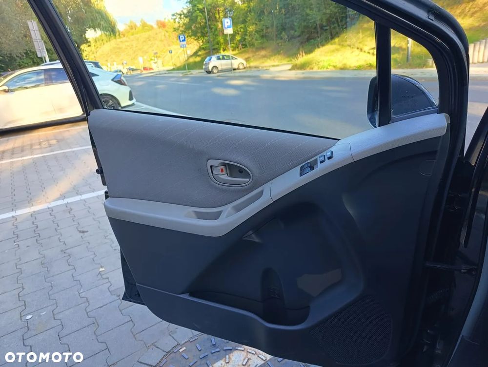 Toyota Yaris - 12