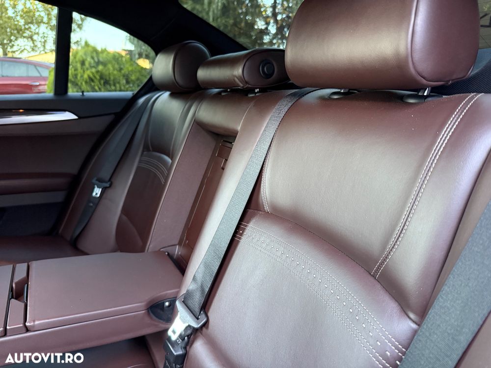 BMW Seria 5 520d AT - 30