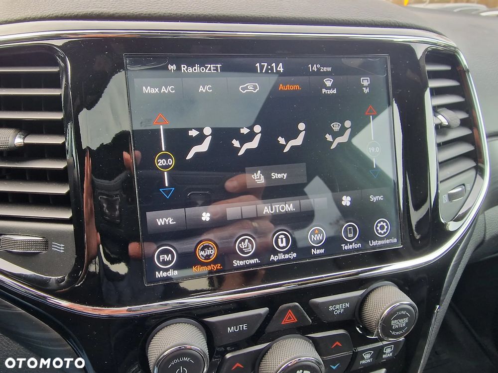 Jeep Grand Cherokee - 28