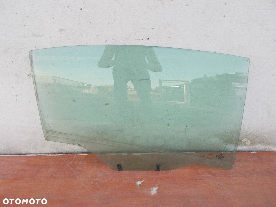 CITROEN C4  SZYBA TYŁ - 1