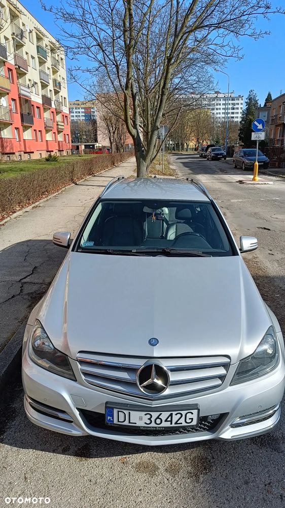 Mercedes-Benz Klasa C 180 CGI BlueEFFICIENCY Avantgarde - 12