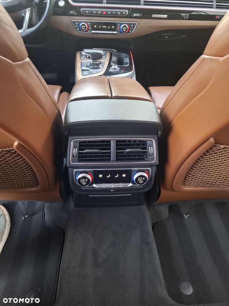 Audi Q7 - 10